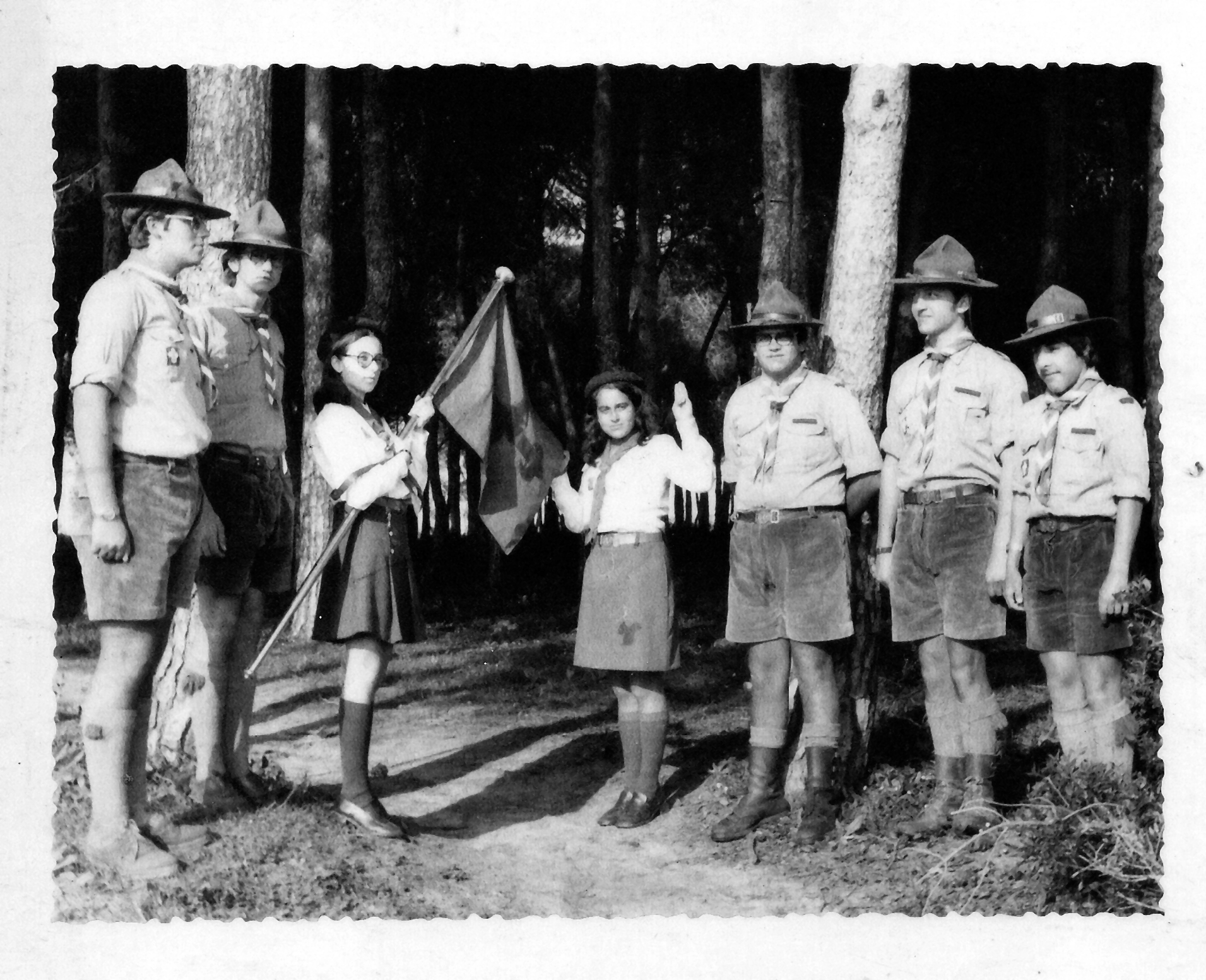 Foto histórica sobre la coeducación en el Grupo 188